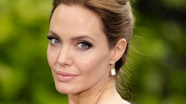 Čo všetko má Angelina Jolie pred sebou po odstránení vaječníkov? Mala iné možnosti?